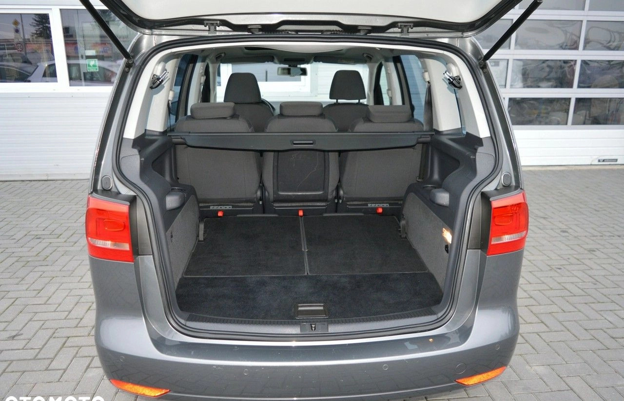 Volkswagen Touran cena 41900 przebieg: 215000, rok produkcji 2015 z Hrubieszów małe 781